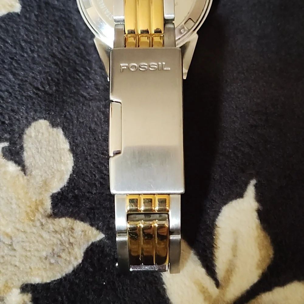 Hp🎯🥳🎉🕺💃Fossil blue rose gold and silver women's watch